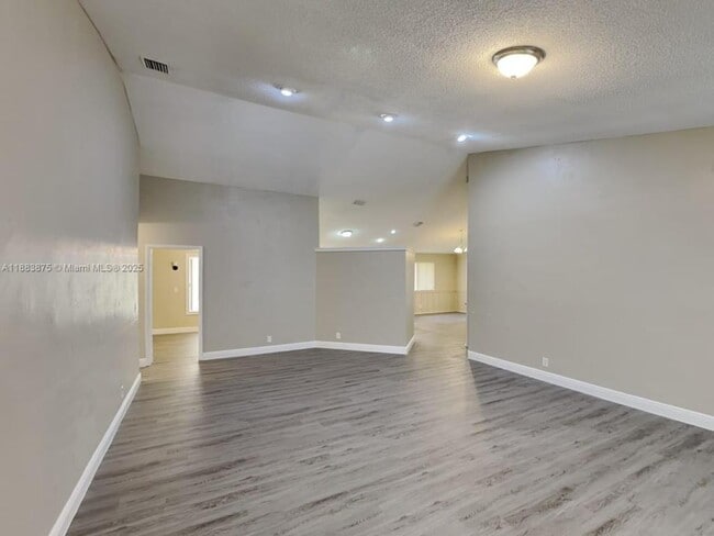 Building Photo - 512 NW 38th Terrace