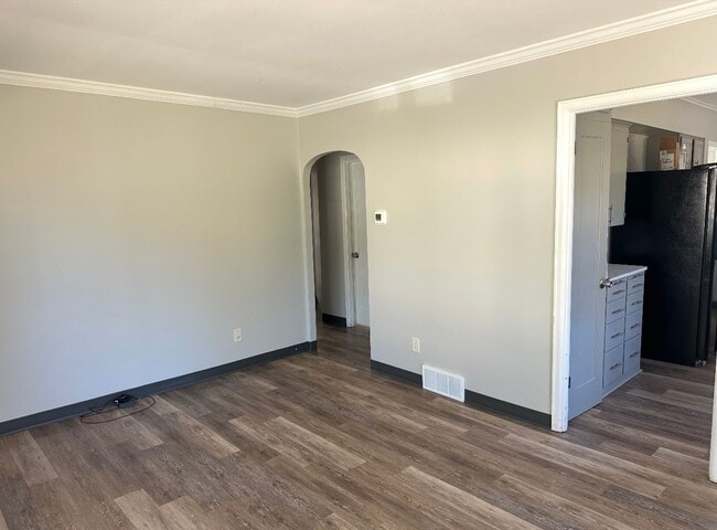 Photo - JP409-411 E. Bismark Unit JP409