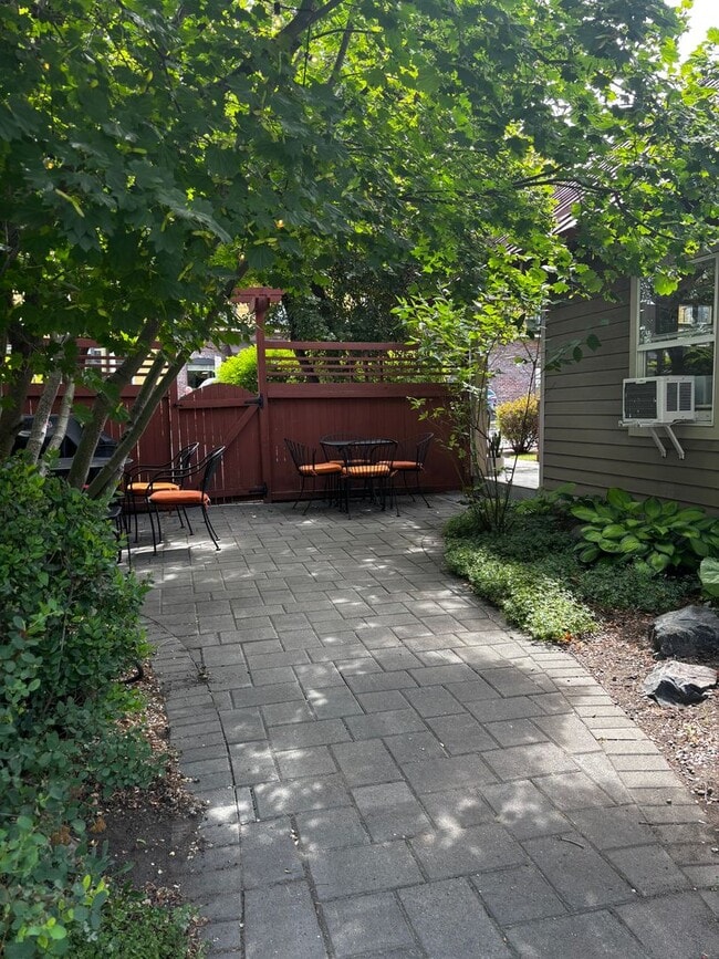 139 NW Broadway St