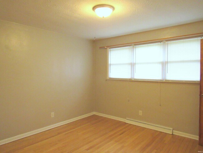 Photo - 3645 S Rogers St