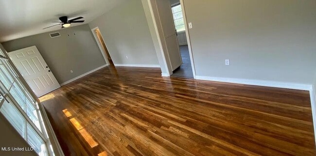 Photo - 160 Wildwood Cir