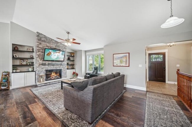 Photo - 725 Meyer Cir