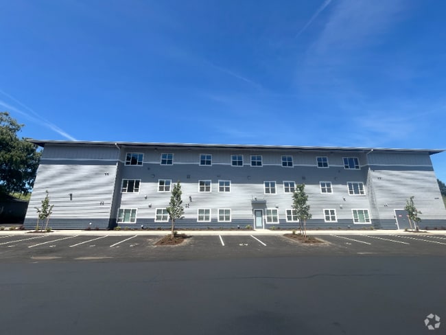 Building Photo - 5600 NE 34th St Rental