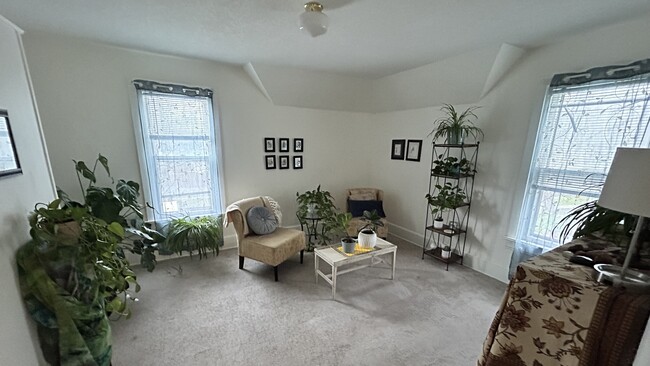 SW Bedroom/Living room - 509 E Maple St Unit 2nd Floor Apartment