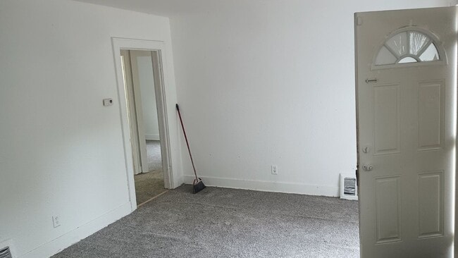 Photo - 2 Bed 1 Bathroom 900.00