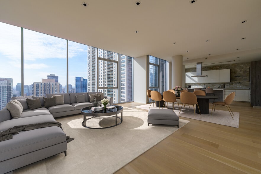 Residences at 8 E Huron
