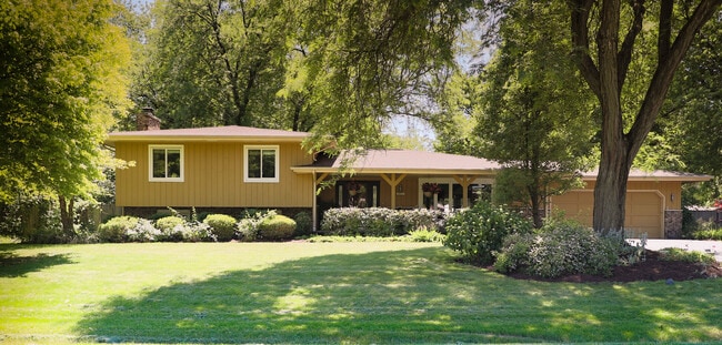 Quiet Street - 28W461 Juanita Dr House