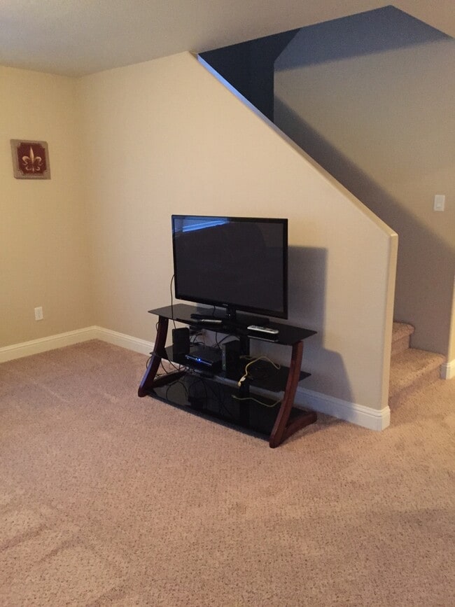 Photo - 3 BEDROOM, 2.5 BATHROOM SADDLE RIDGE TWIN HOME WITH 2 CAR ATTACHED GARAGE