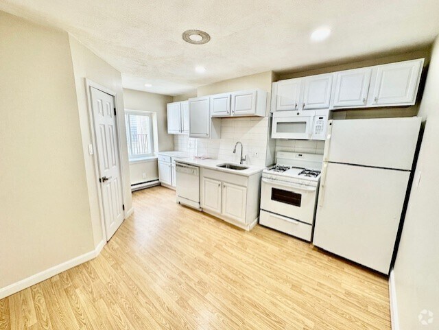 Building Photo - 29 Charter St Unit 4 Rental
