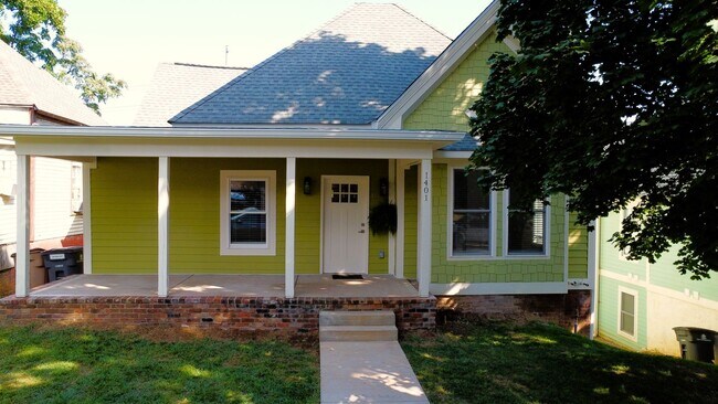 Building Photo - 1401 Forest Ave Rental