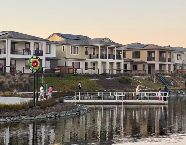 Lakeside living - 2270 Solace Vis Unit 2270