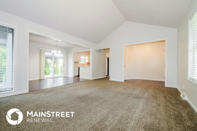 Photo - 109 SE Rockwood St