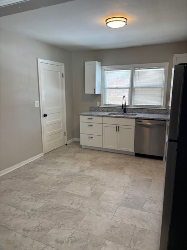 Photo - 3 Bedroom, 1 Bathroom in Kansas City