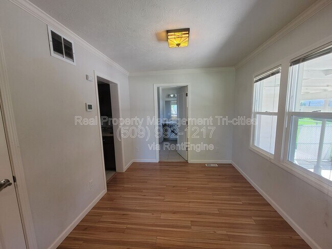Photo - 414 Douglass Ave