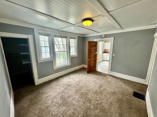 Photo - 12 Fairbanks St NE