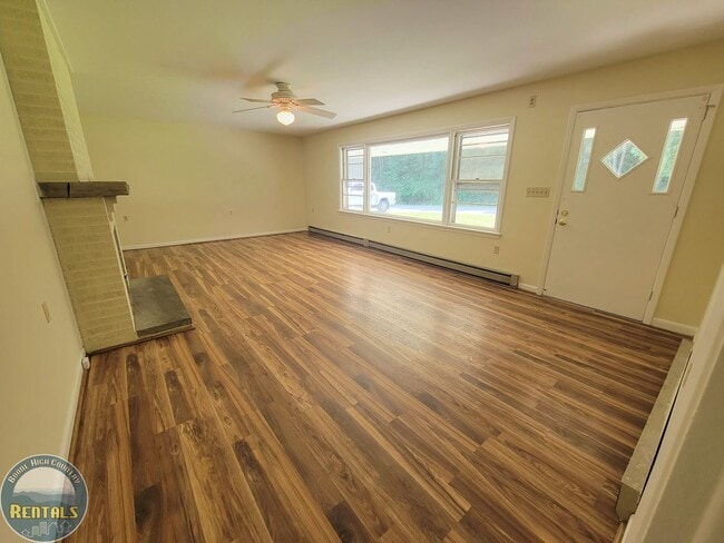 Photo - Spacious House Located off the 105 Bypass