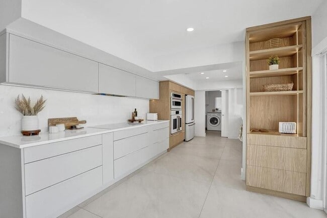 Photo - 5581 NE 31st Ave