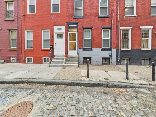 Building Photo - Spacious Three Bedroom Home in Franklintown!