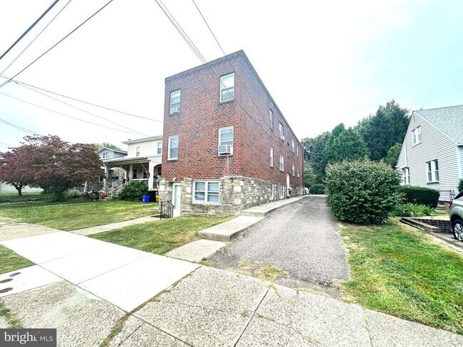 Building Photo - 7712-14 Watson St Rental