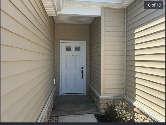 Building Photo - 566 Rochdale Run