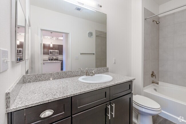 1BR, 1BA - 653SF - Bathroom