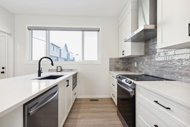 Photo - 152 Setonstone Mnr