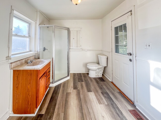Photo - 2101 Gordon St