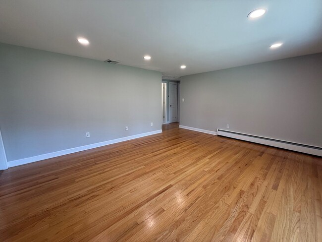 Photo - 520 Toleman Rd
