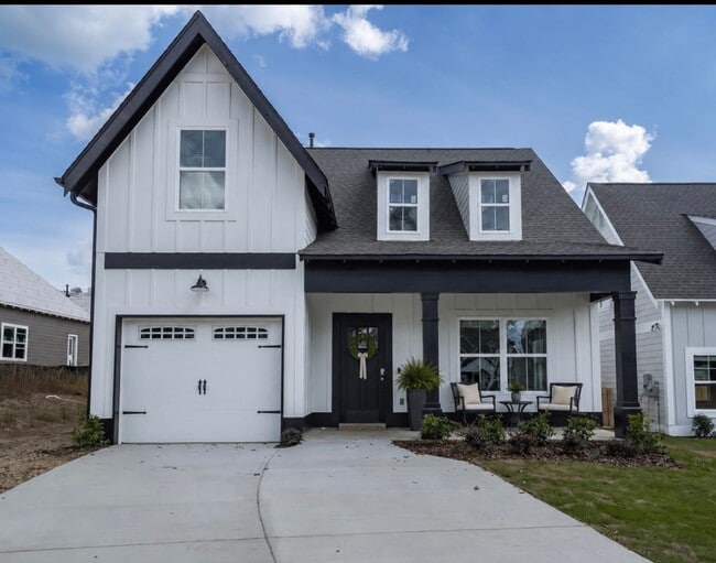 Building Photo - 3 Bedroom home with bonus loft space
