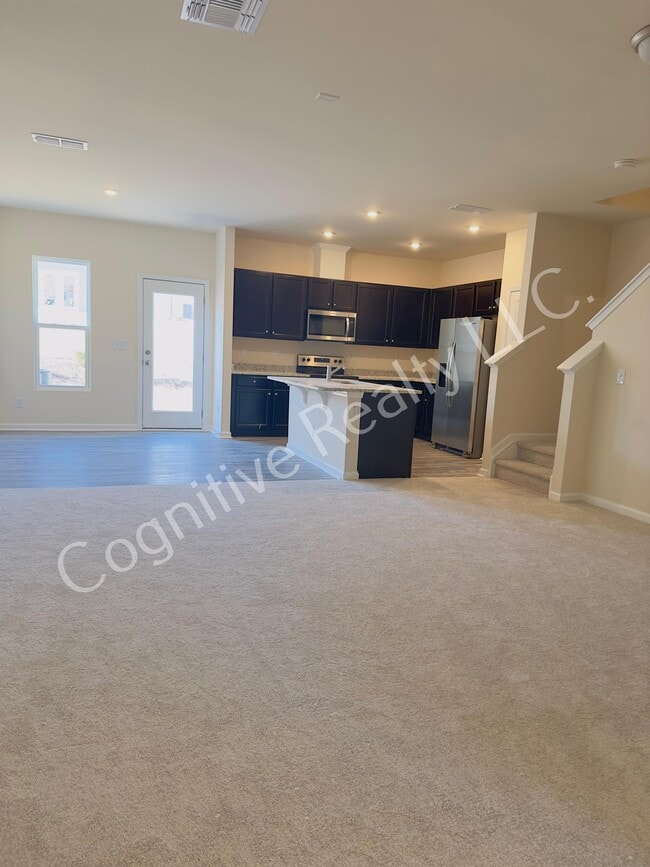 Photo - 819 McKenzie Pk Ter