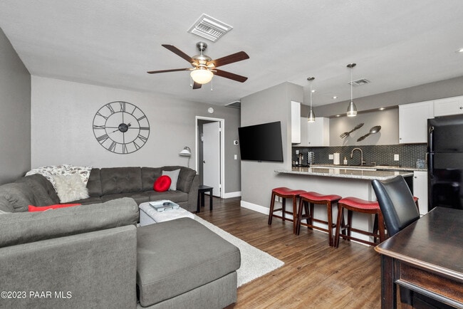 Photo - 146 S Rush St Unit A