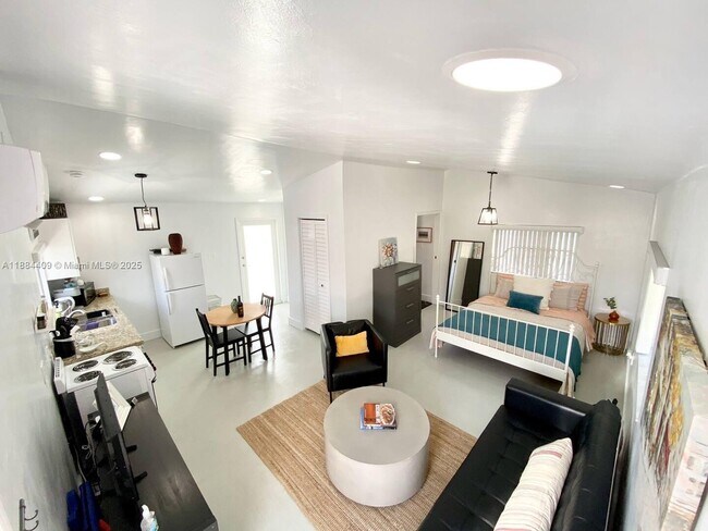 Photo - 14036 NW 3rd Ave Unidad R