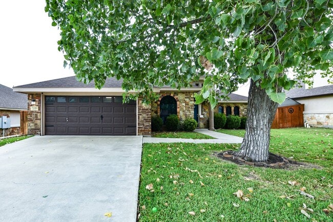 Building Photo - 7100 Almond Dr