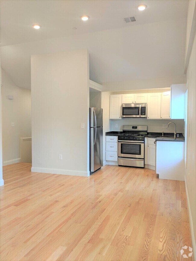 Building Photo - 44 Cogswell Ave Unit 2 Rental