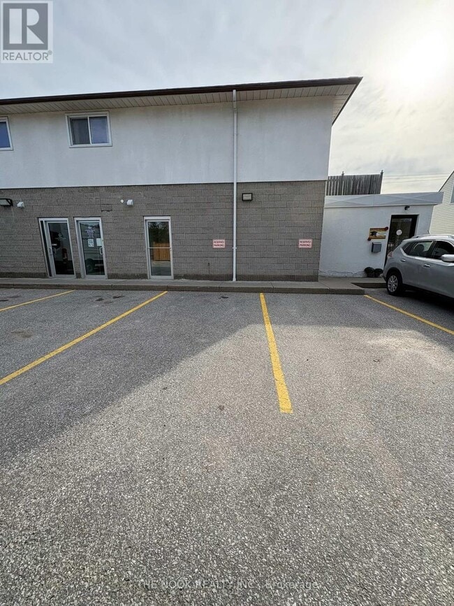Photo - 948 Simcoe St N Unit A