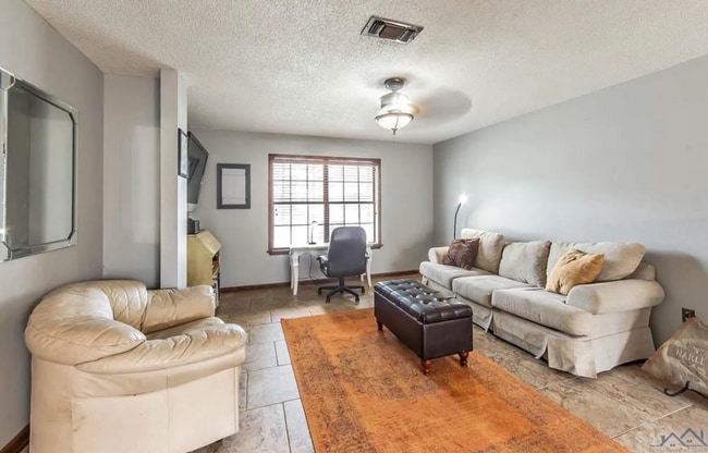 Photo - Gorgeous 2 bedroom 2.5 bath townhouse