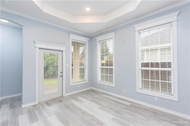 Photo - 17 S Excalibur St