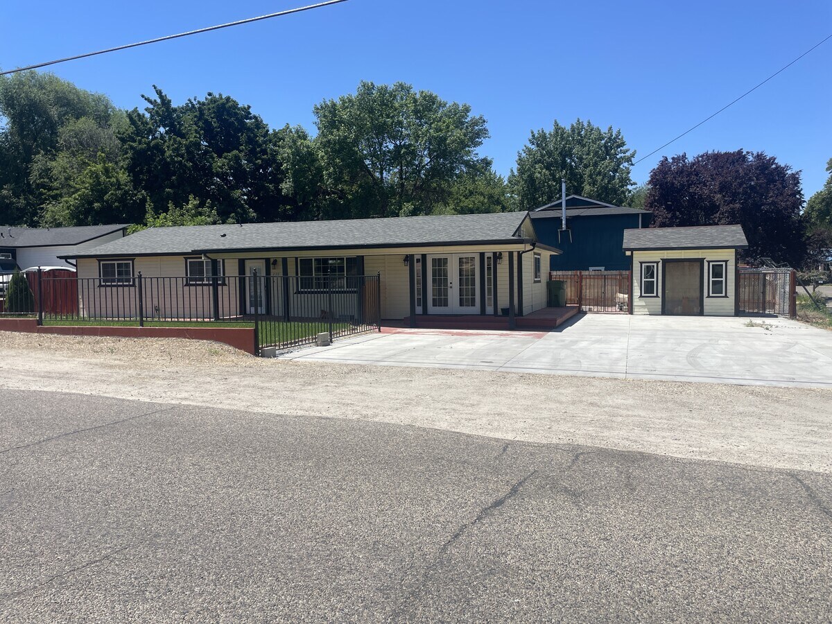 Photo - 230 S Iowa Ave House