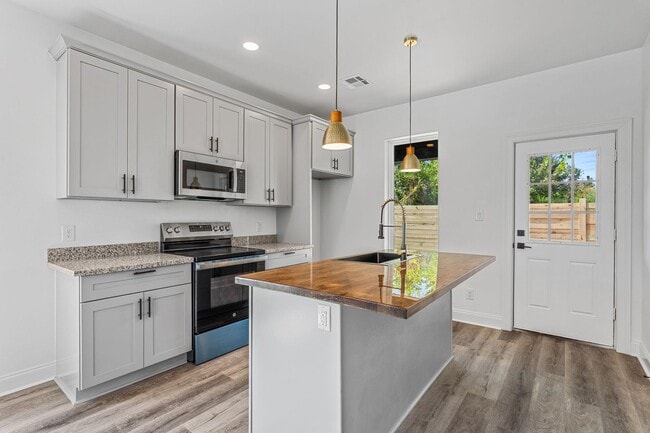 Photo - 3525 Heard Rd