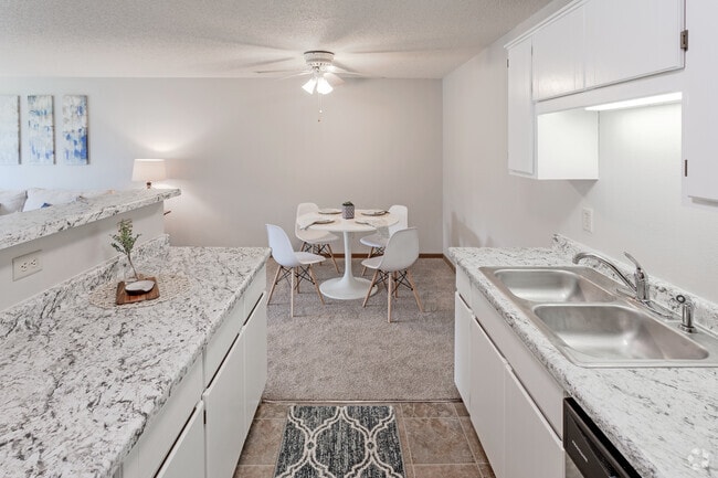 2BR, 1BA - Riverstone Apartments