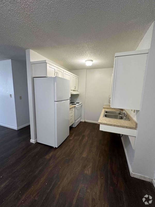 Building Photo - 1508 1st St E Rental