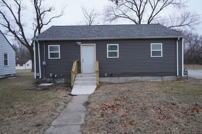 Photo - 1092 Hanley St