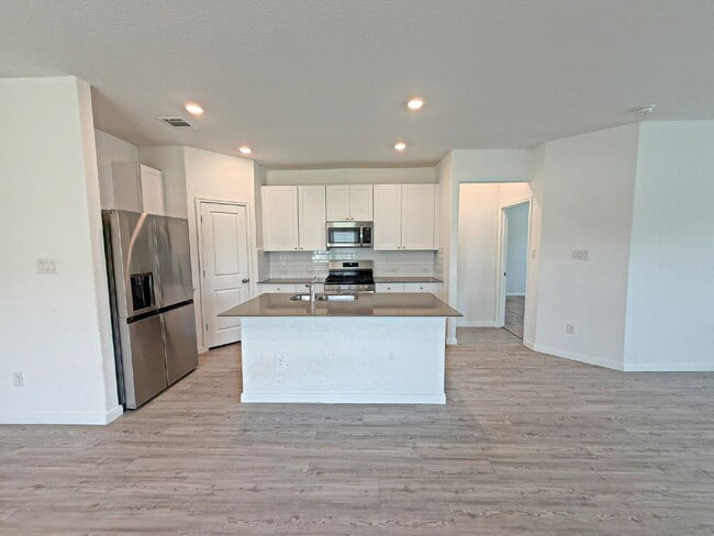 Building Photo - 12931 Rosemary Bnd