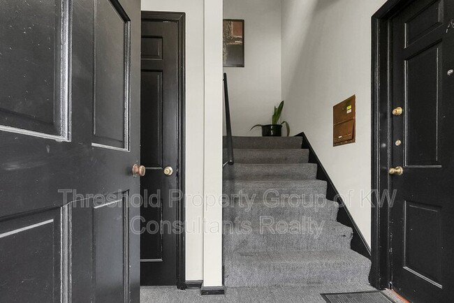 Photo - 851 Kenwick Rd