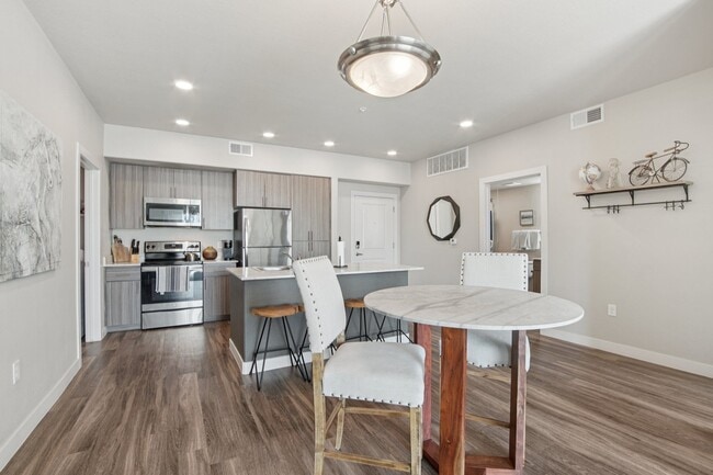 Photo - V on Broadway