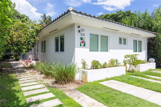523 NE 68th St Unit 1