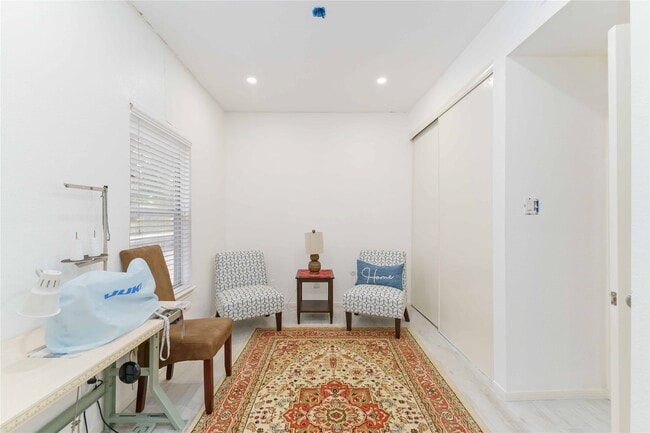 Photo - 710 Bering Dr Unidad H