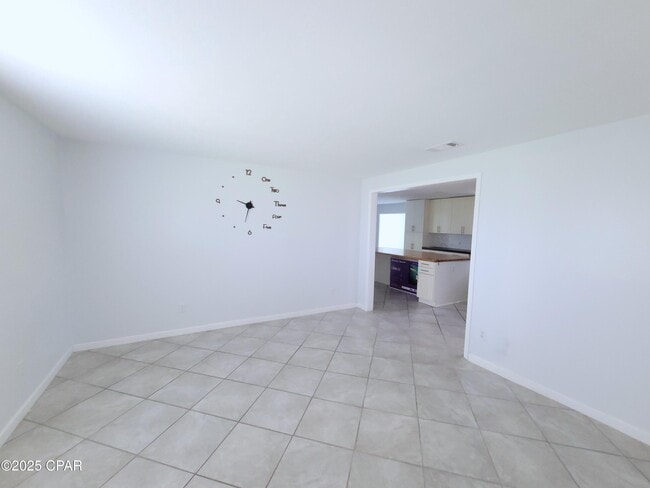 Photo - 325 Alexander Dr