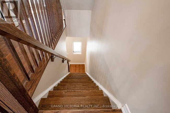 Photo - 362 Plains Rd E