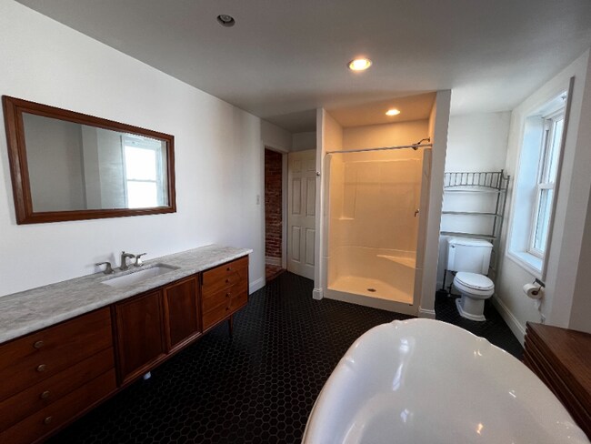 Photo - 1339 Earl St